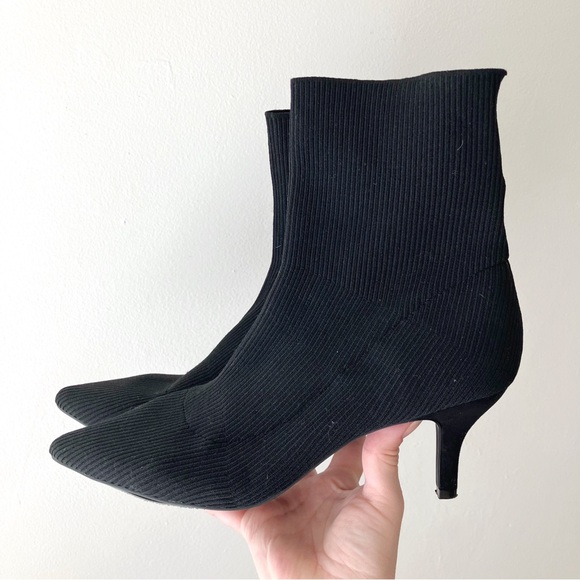 Urban Outfitters • Ribbed Cloth Ankle Boot in Black - Picture 3 of 7